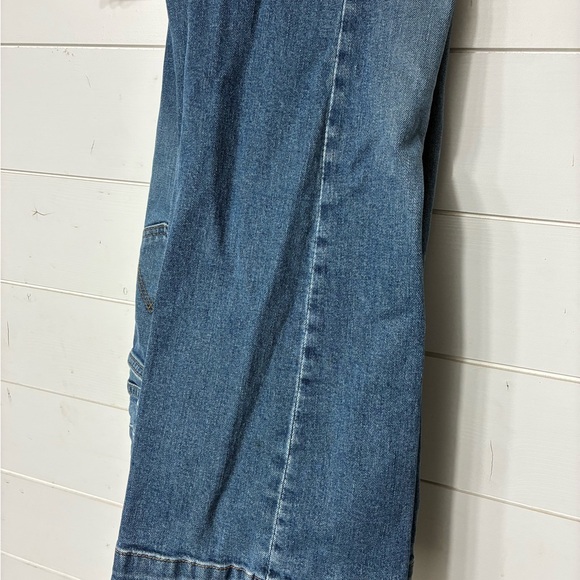 Wrangler Women’s  Denim Jeans in Light Blue - Picture 2 of 4